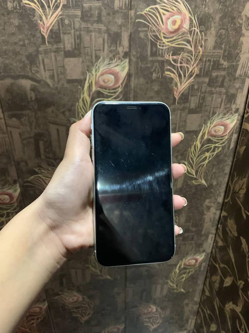 Apple iPhone XR 1