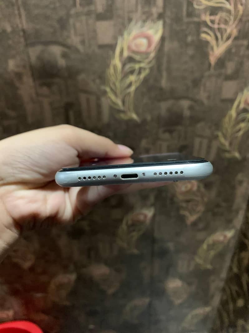 Apple iPhone XR 4