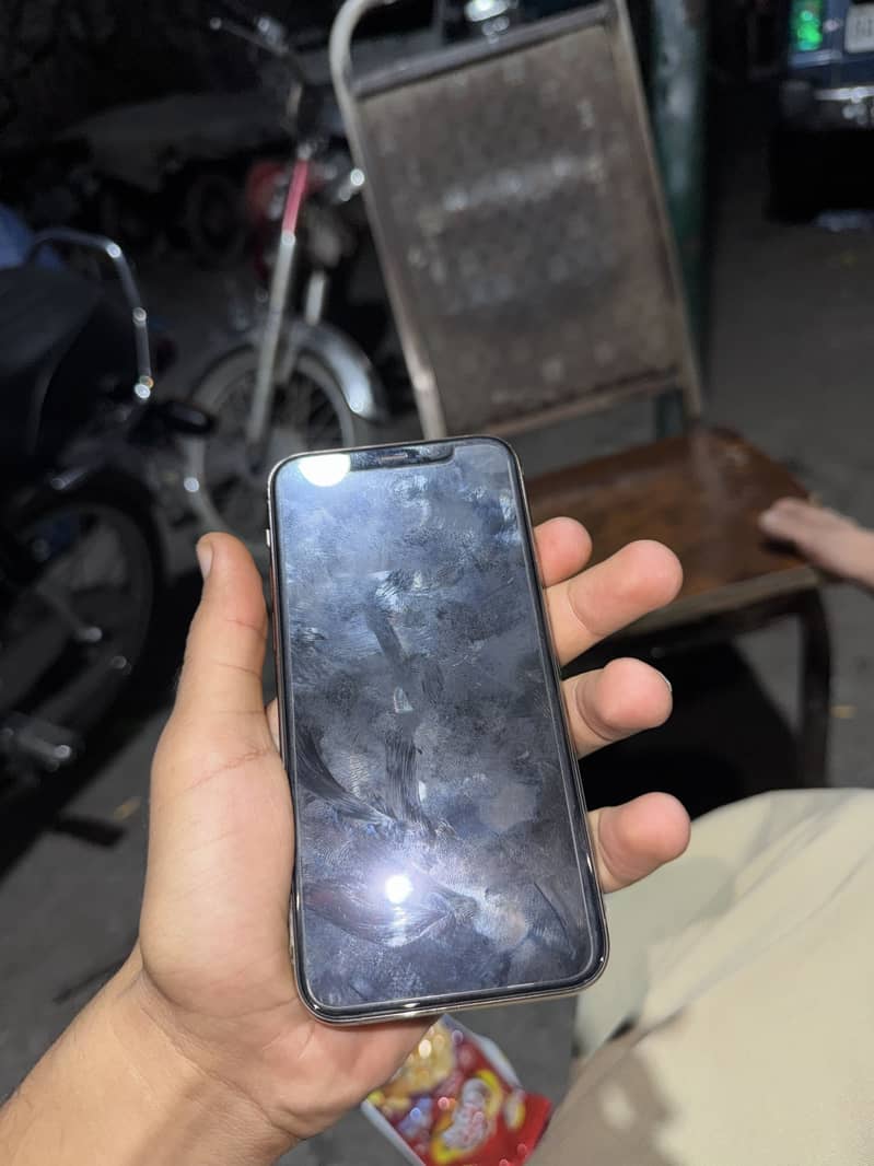 Apple iPhone 11 Pro 2