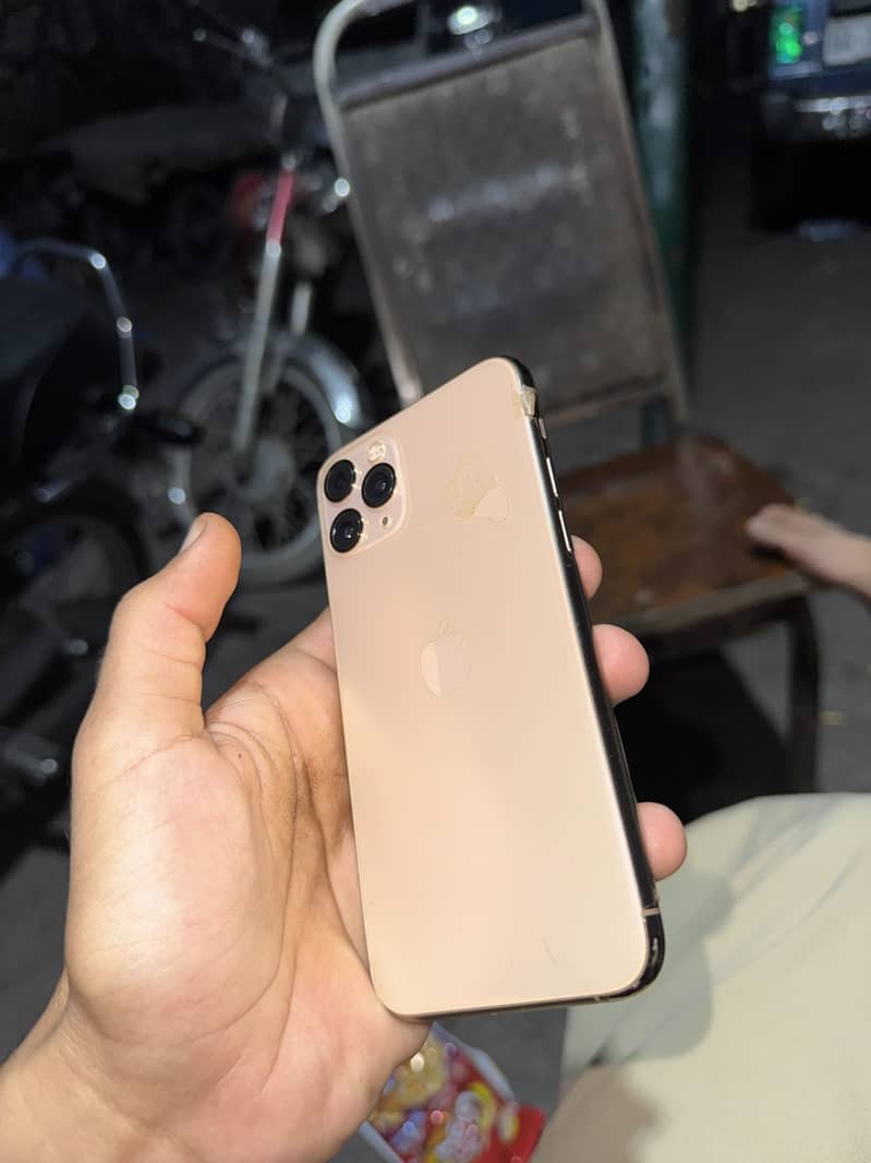 Apple iPhone 11 Pro 4