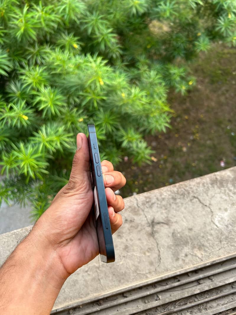 Apple iPhone 14 3