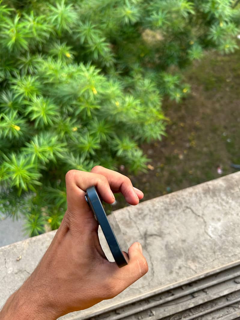 Apple iPhone 14 4