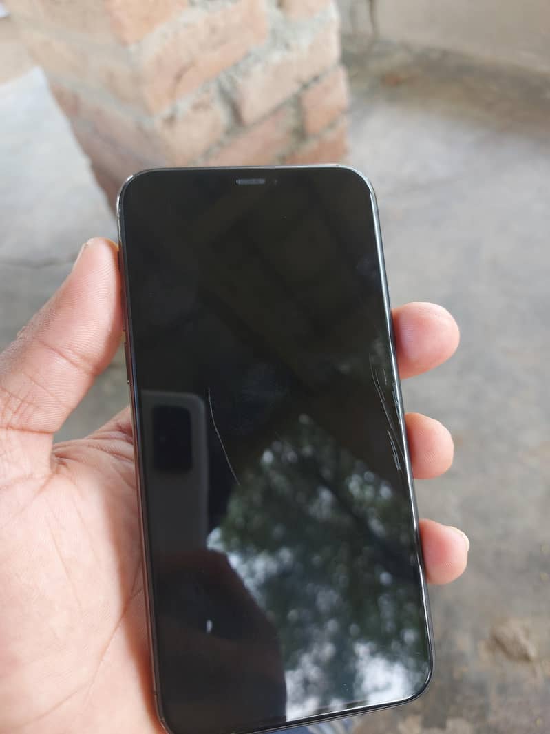 Apple iPhone 11 Pro 2