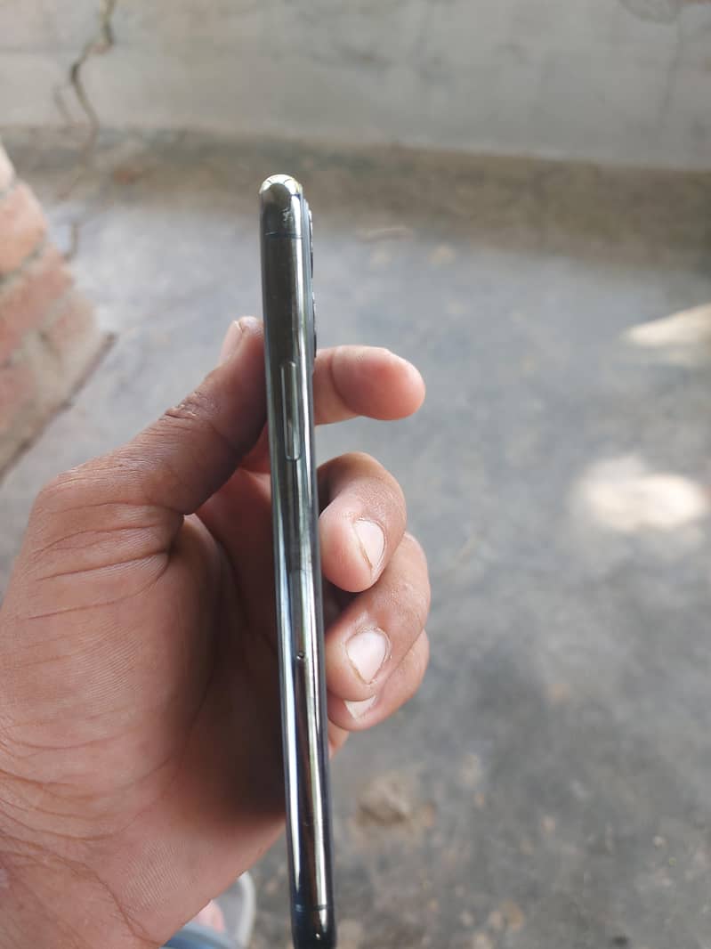 Apple iPhone 11 Pro 3
