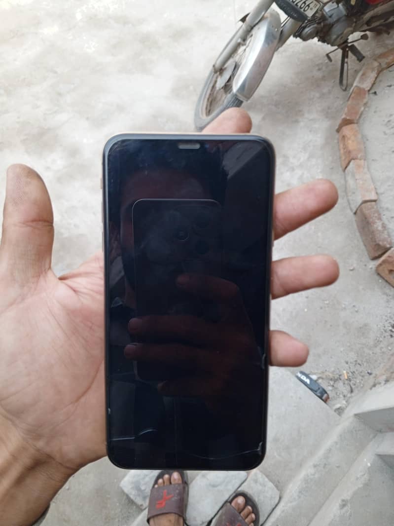 Apple iPhone XS Max 5