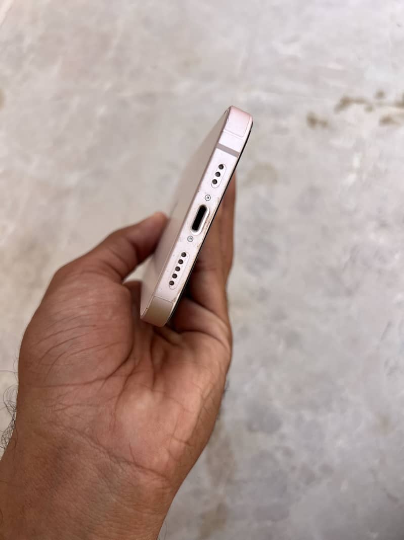 Apple iPhone 13 0