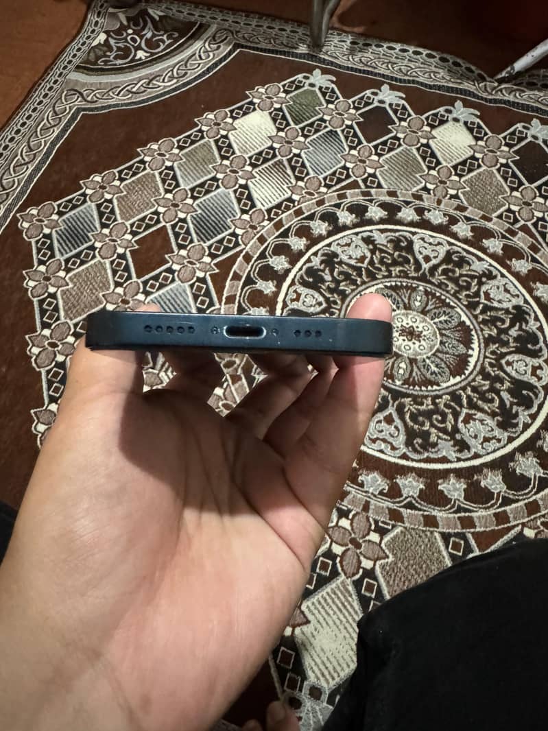 Apple iPhone 13 2