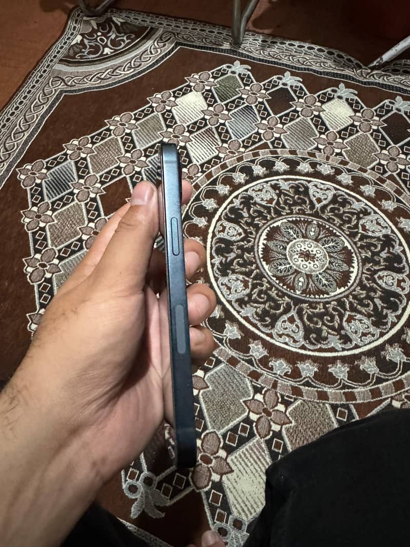 Apple iPhone 13 4