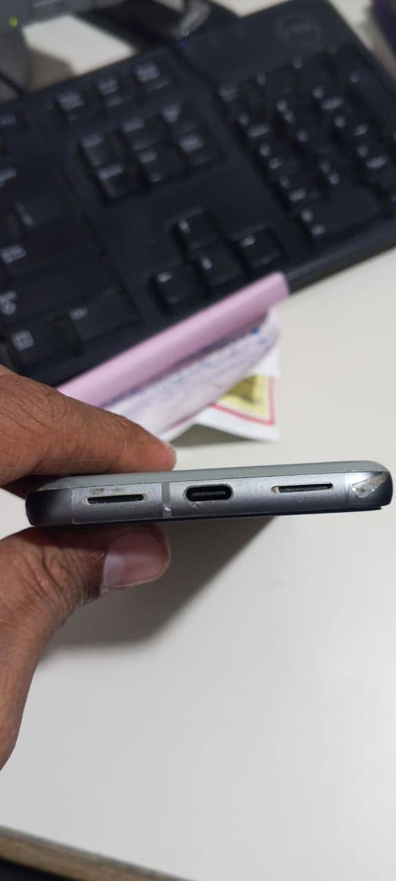 Google Pixel 8 4