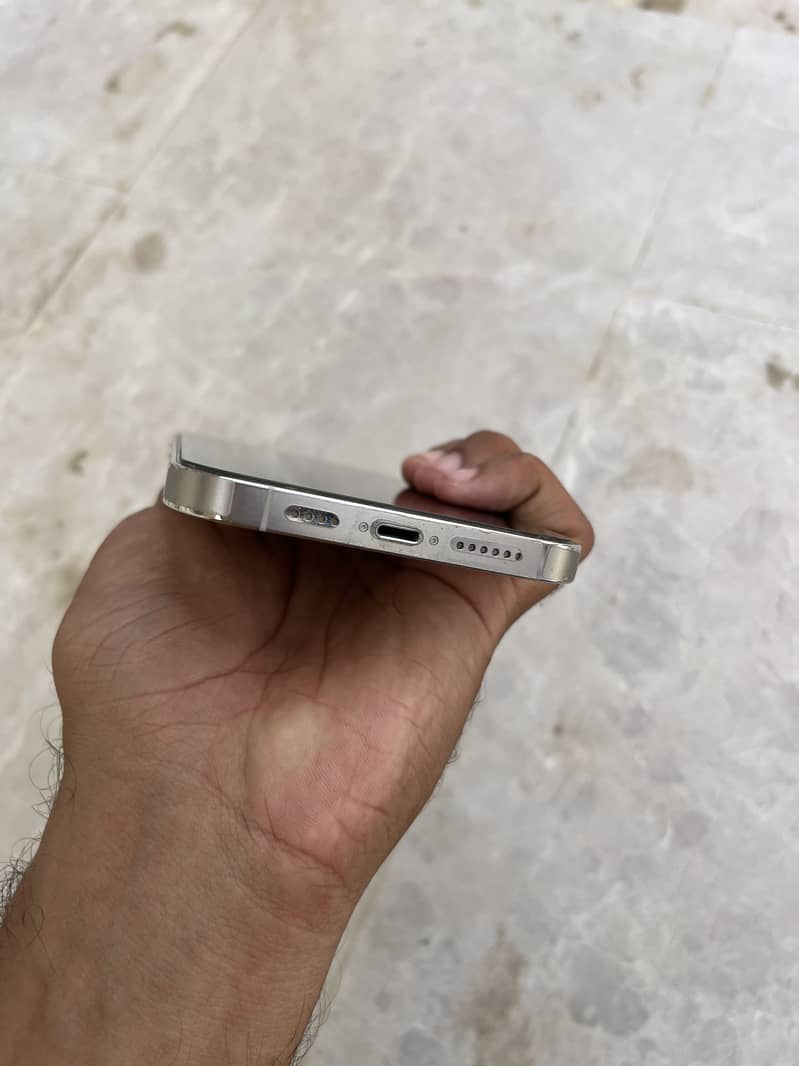 Apple iPhone 13 Pro Max 2