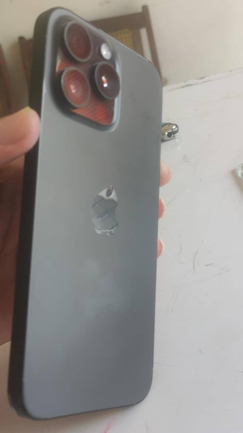 Apple iPhone 15 Pro Max 1