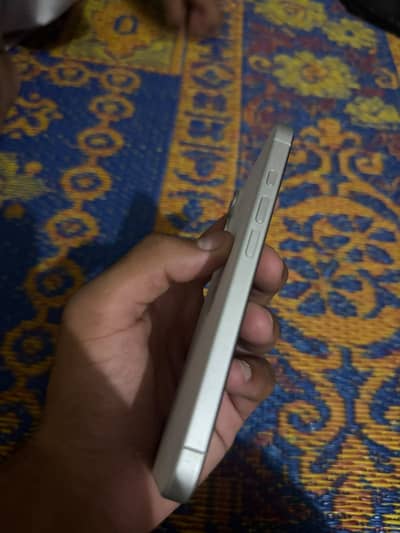 Apple iPhone 16