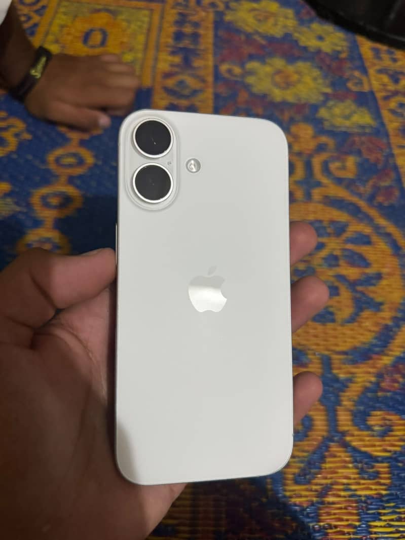 Apple iPhone 16 1