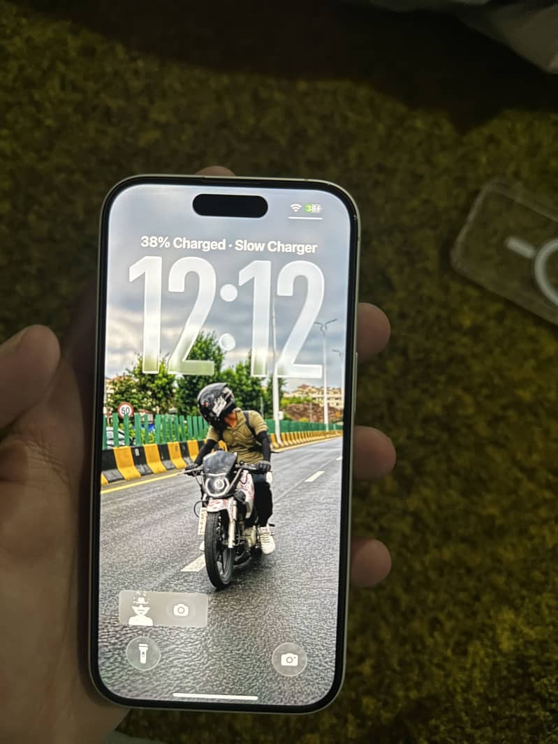 Apple iPhone 16 3