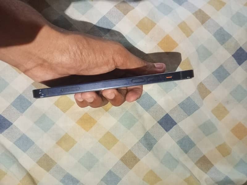 Apple iPhone 12 1