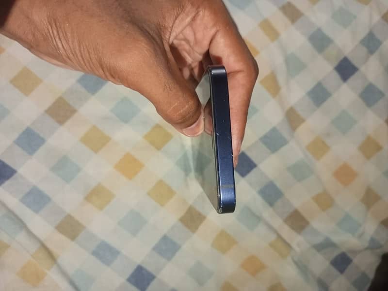 Apple iPhone 12 3