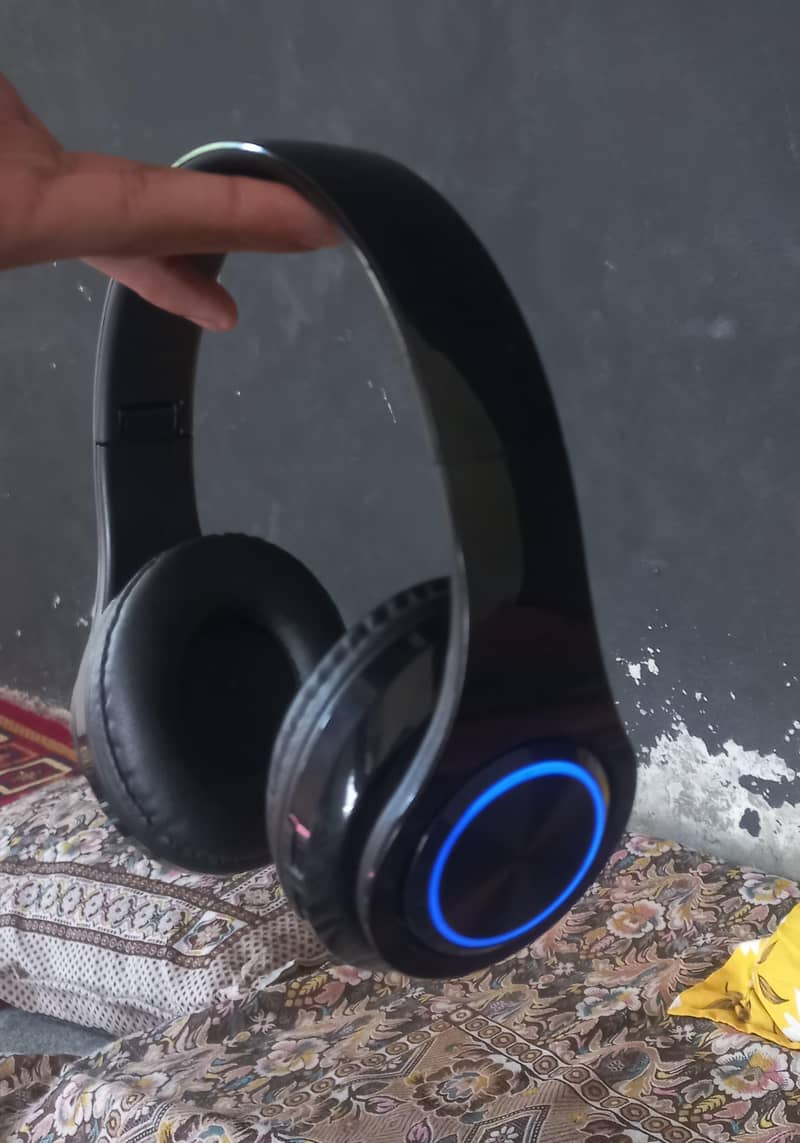B39 headphone 1