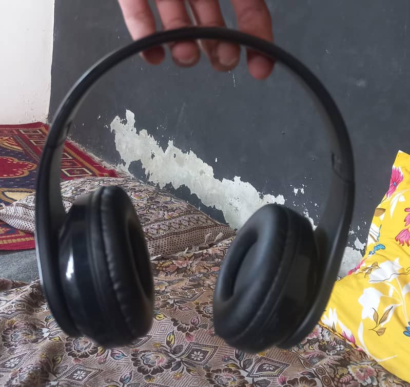 B39 headphone 2