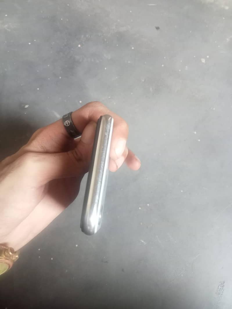 Apple iPhone X 3