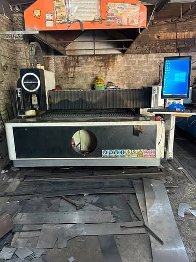 Used Fiber Laser Cutting Machine 2.5 years used In Good Condition