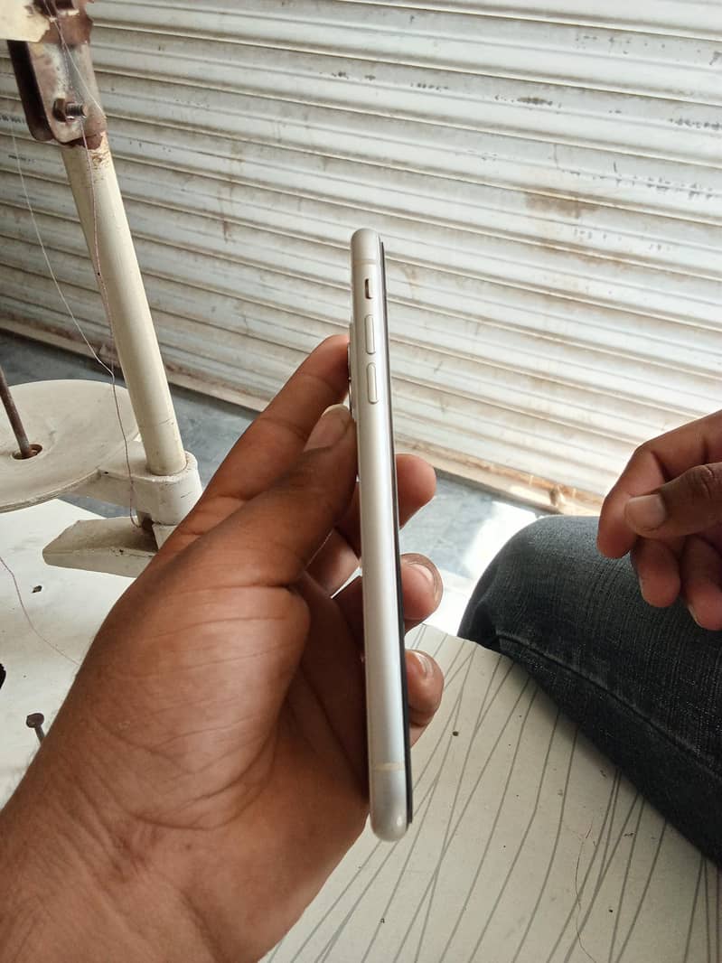 Apple iPhone 11 0