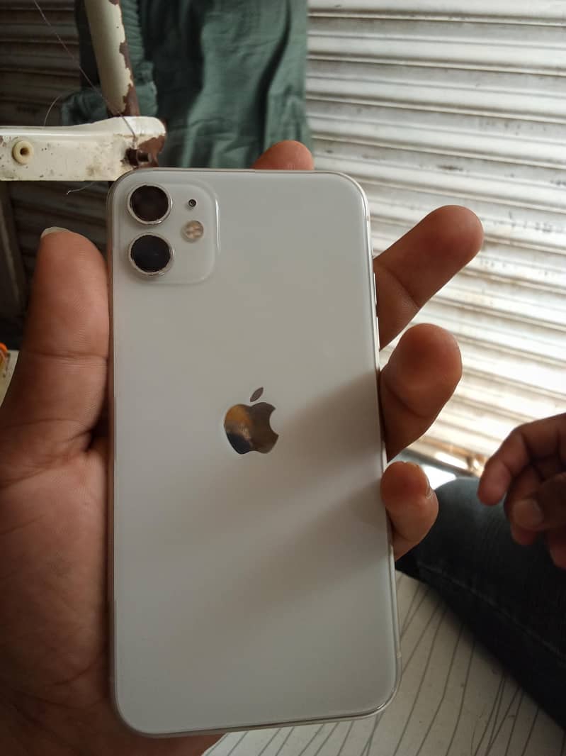 Apple iPhone 11 3