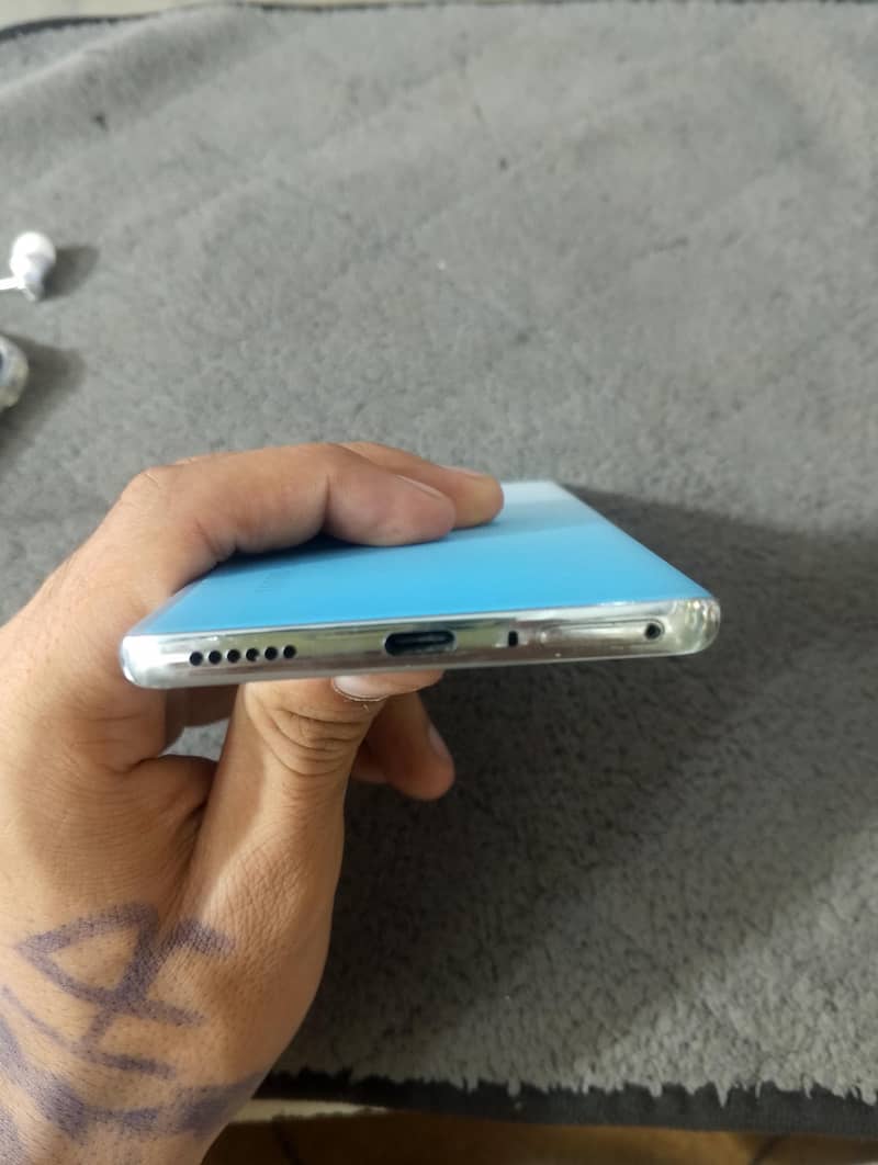 Tecno CAMON 40 Pro 4