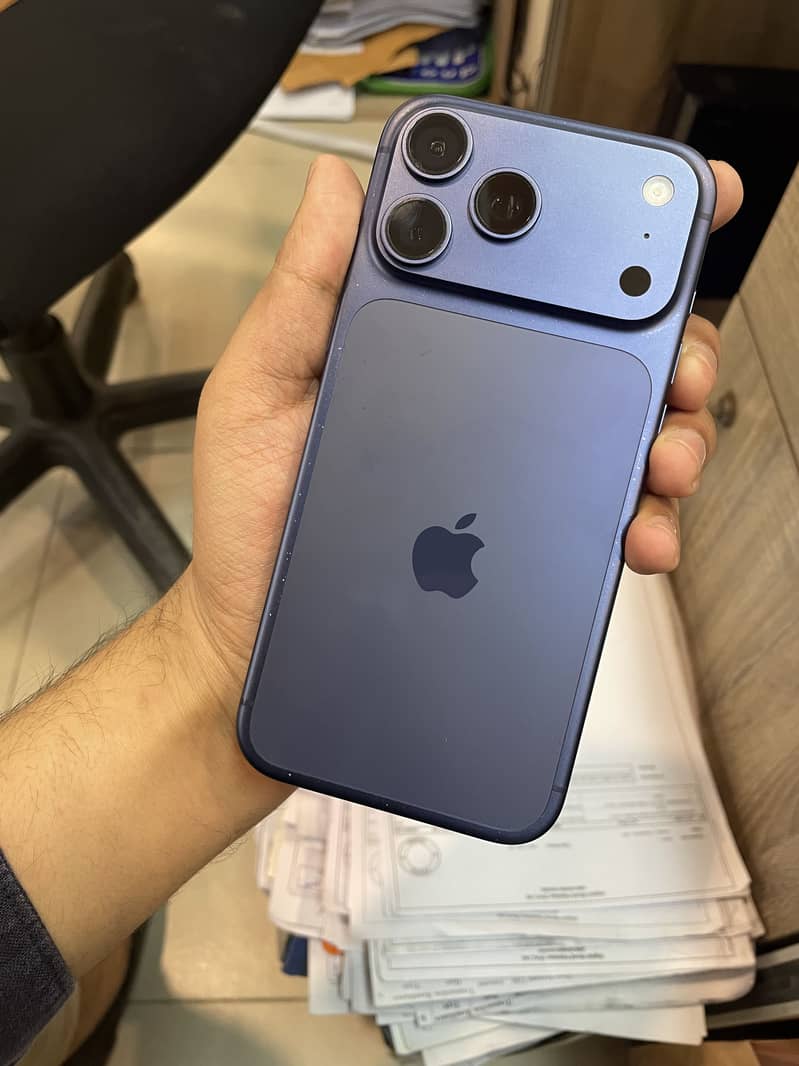 Apple iPhone 17 Pro Max 3