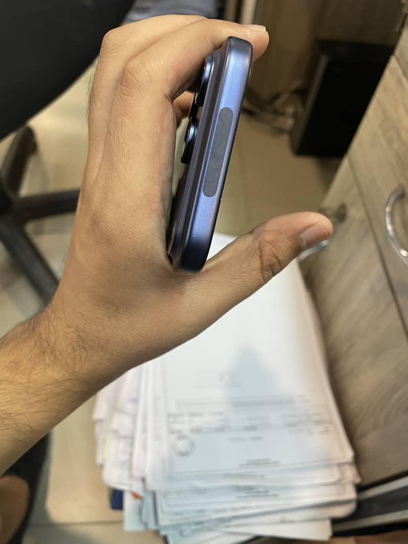 Apple iPhone 17 Pro Max 4