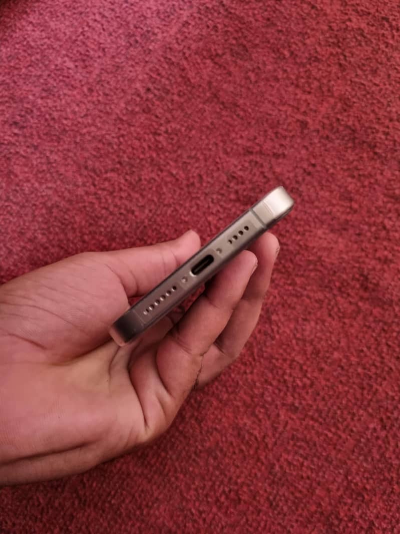 iphone 15 pro max 4