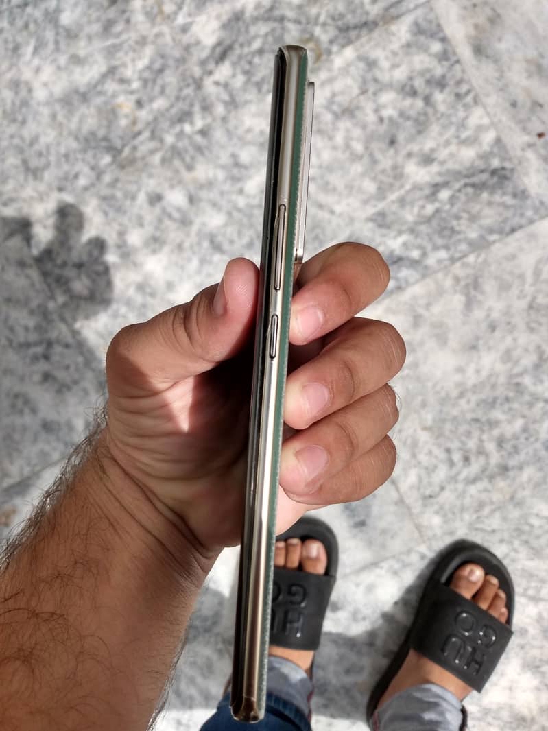 Infinix Note 40 Pro 4