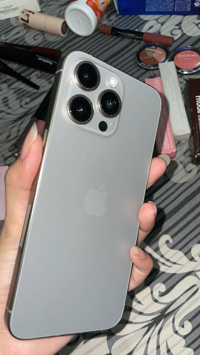 Apple iPhone 15 Pro Max 1