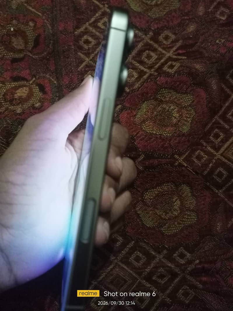 Apple iPhone 16 Pro 2