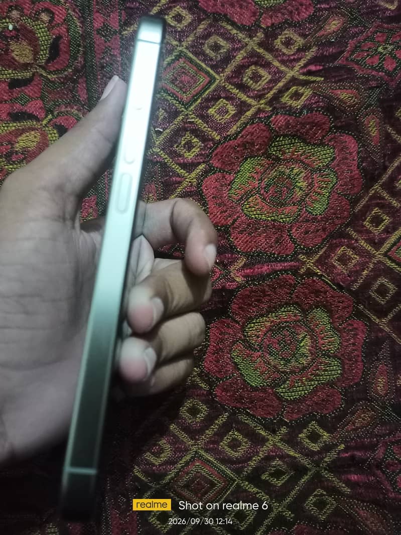Apple iPhone 16 Pro 4