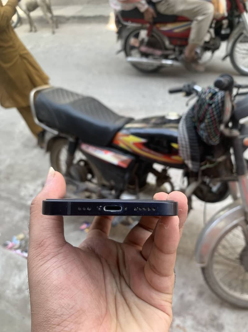 Apple iPhone 12 2