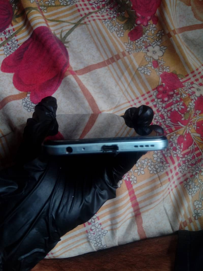 Vivo V21 4