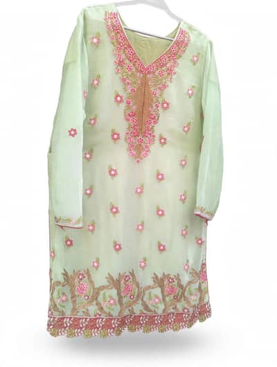 pista green Embroided 3 pice suit with Matching Bag 9.5/10 condition
