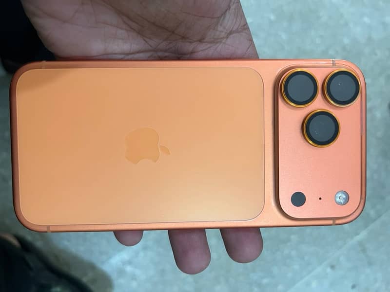 Apple iPhone 17 Pro Max 4