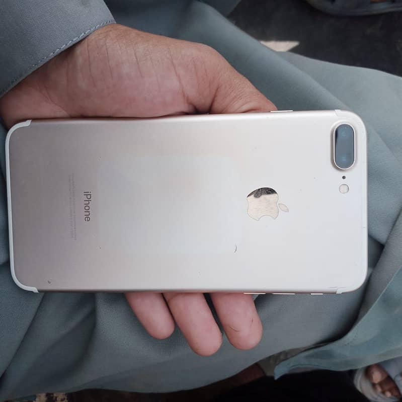 Apple iPhone 7 Plus 5