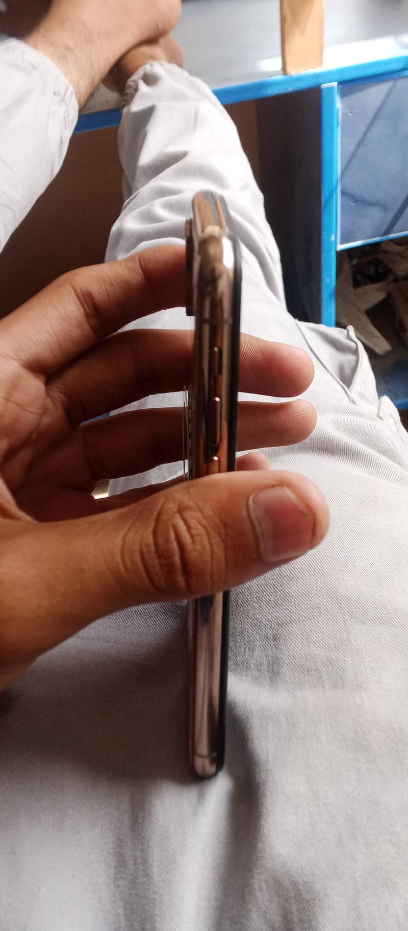 Apple iPhone XS 4
