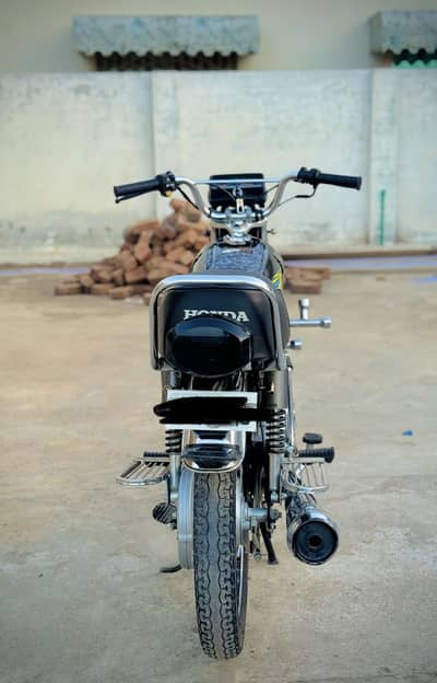 Honda 125 Red colour 2025 model for sale