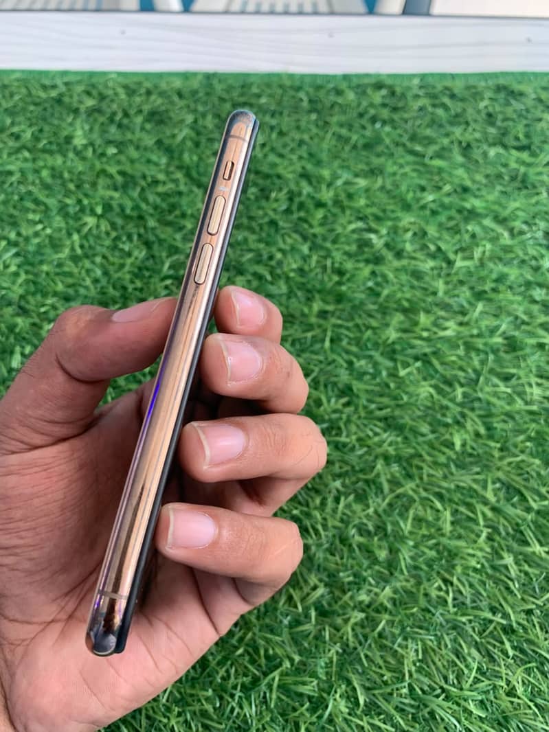 Apple iPhone 11 Pro 2