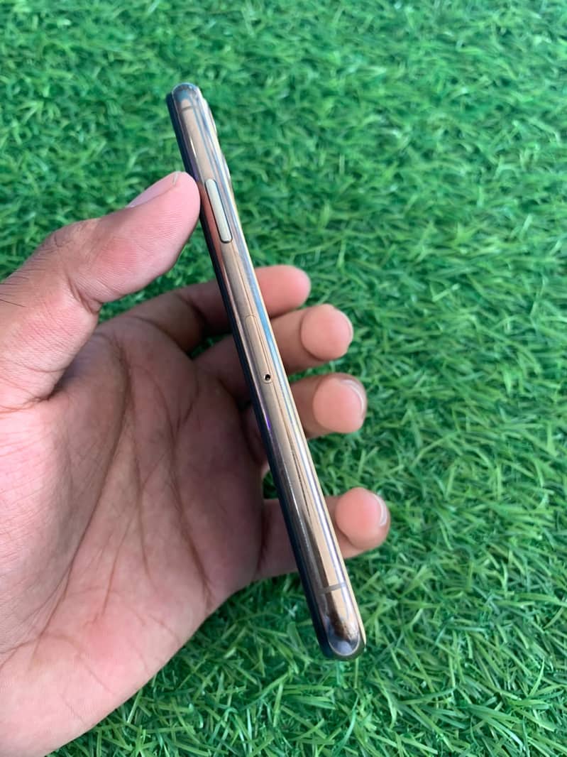 Apple iPhone 11 Pro 3