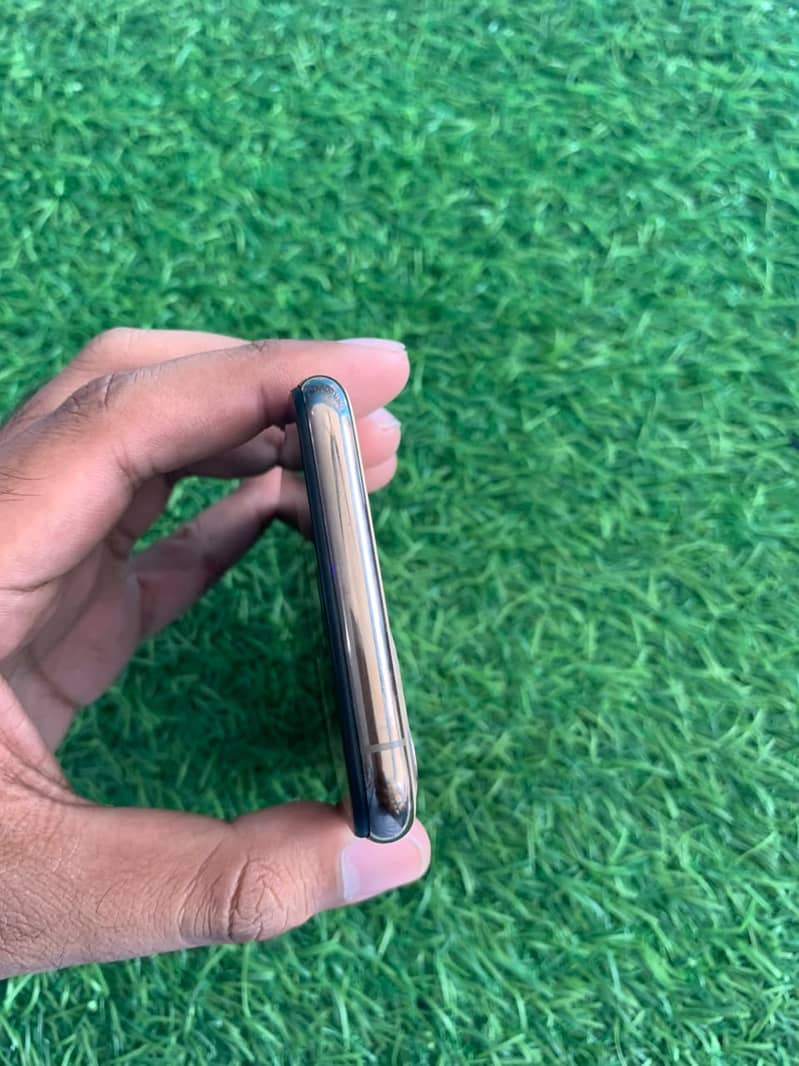 Apple iPhone 11 Pro 6