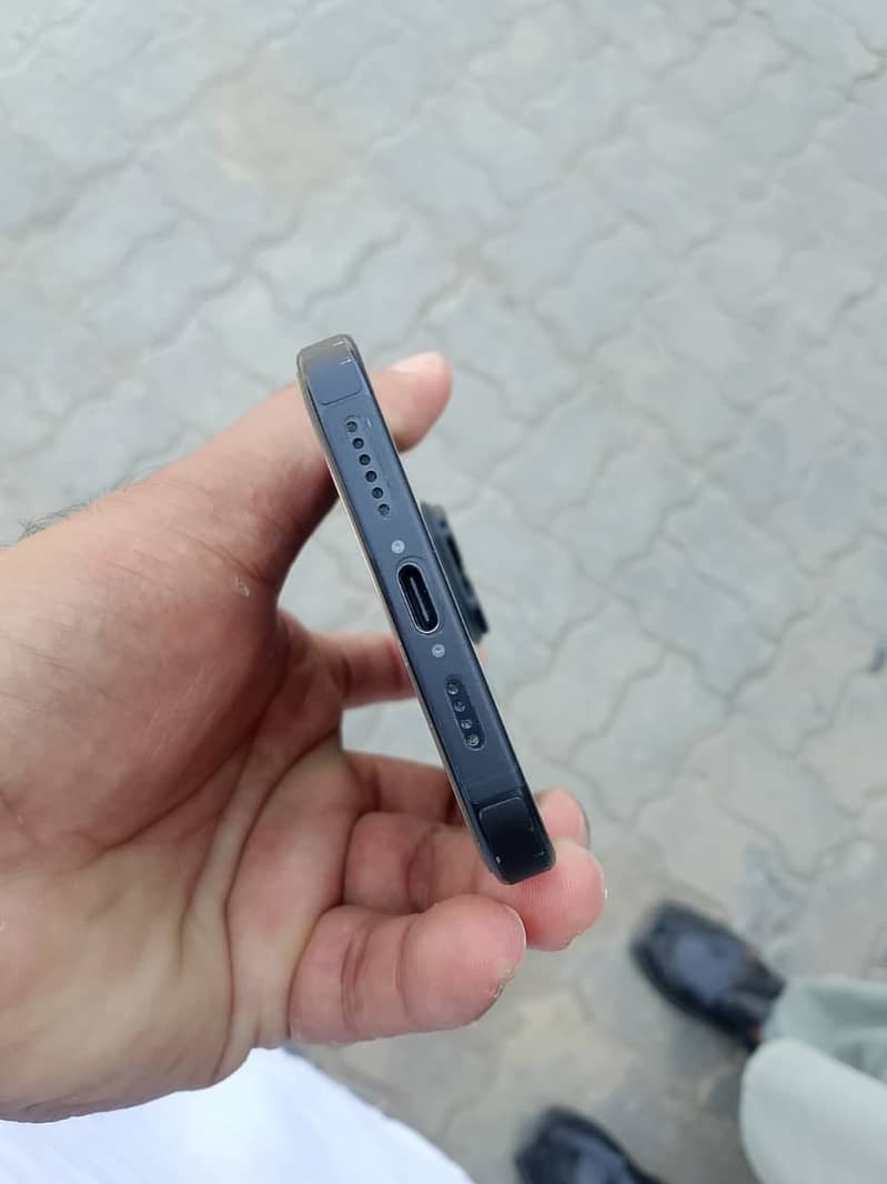 Apple iPhone 16 Pro Max 0