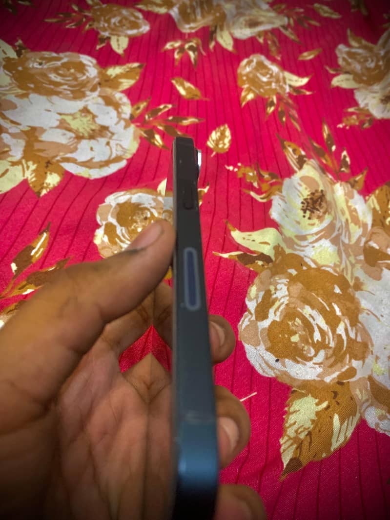 Apple iPhone 14 3