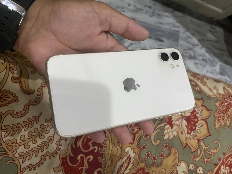 Apple iPhone 11 3