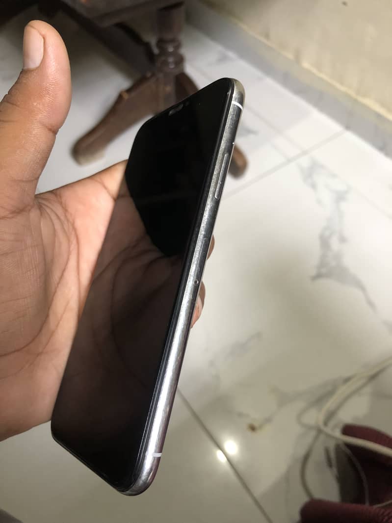 Apple iPhone XS 1