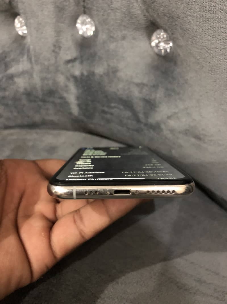 Apple iPhone XS 6