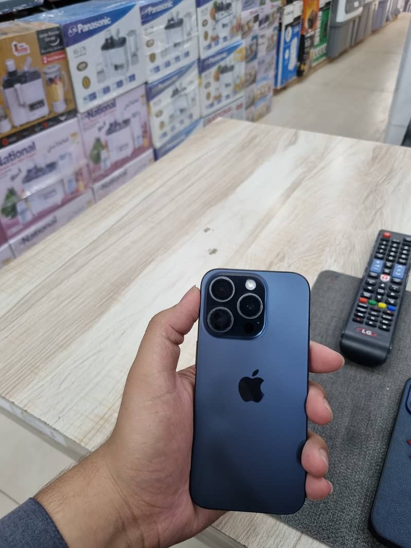Apple iPhone 15 Pro 0
